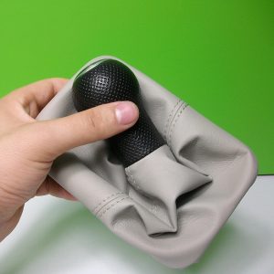 VW NEW BEETLE - NOVA BUBA kožica menjača (1997-2011) NOVO