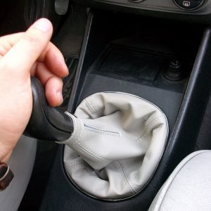 ALFA ROMEO 147 kožica menjača i ručne (00-10) + GRATIS OBLOGA NASLONA ZA RUKU